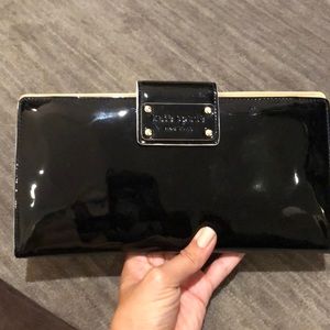 KATE SPADE PATENT LEATHER CLUTCH WALLET